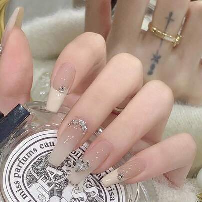 Bộ 30 miếng dán móng tay hình trái tim đính đá pha lê nhuộm màu trắng hình quan tài ngắn, bao gồm 1 miếng keo dán và 1 miếng đánh bóng, dùng cho tiệc tùng, đám cưới và sử dụng hàng ngày.