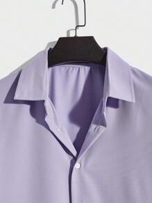 Manfinity VCAY 男士實色鈕扣前衛衫修身短袖領口純淺紫色休閒衫 - 紫丁香色 - 查看 4