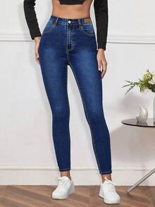 Pantalones ajustados con detalles parchados