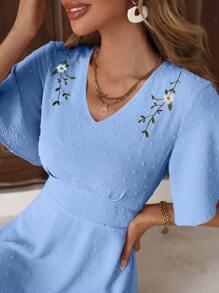 SHEIN LUNE 花卉刺繡蝴蝶袖A字連衣裙 - 藍色 - 查看 6