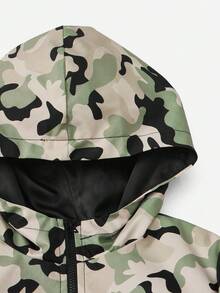 SHEIN 男小童休閒寬鬆適合迷彩圖案連帽夾克帶字母貼布,半拉鏈,秋天和冬天 - 彩色 - 查看 3