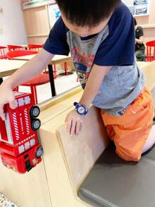 Reloj de cuarzo infantil de diseño lindo de camión de bomberos y bombero en 3D, regalo para niños - Azul - Ver 4