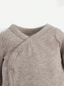 SHEIN 新生兒可愛居家舒適休閒連體衣和條紋圖案長褲套裝,秋冬 - 彩色 - 查看 4