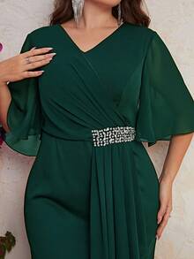 YISIKADO Talla grande Vestido con diseño de diamante de imitación de manga mariposa con fruncido lateral bajo sirena - Verde Oscuro - Ver 3