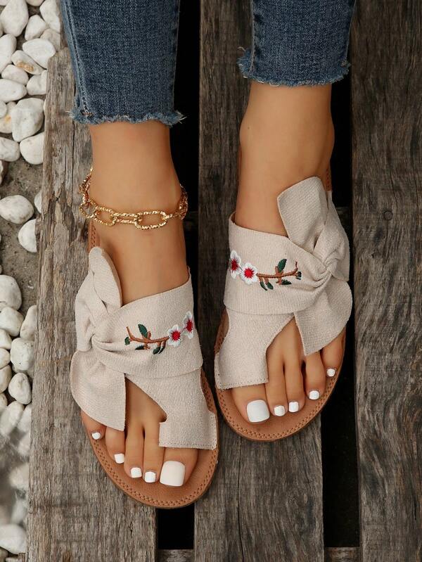 Beige Embroidered Flat Slide Sandals, Women's Bowknot Decor Suede Toe Ring Fisherman Style Casual Beach Shoes, Summer New Flat Flip Flops For Women