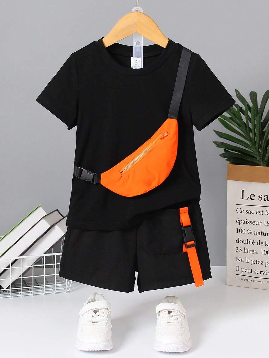 SHEIN 小男童素色T恤和帶扣細節短褲 - 黑色 - 查看 1