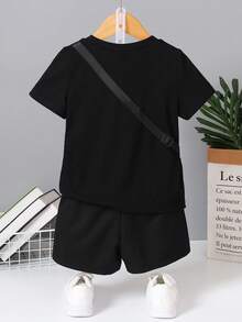 SHEIN 小男童素色T恤和帶扣細節短褲 - 黑色 - 查看 2