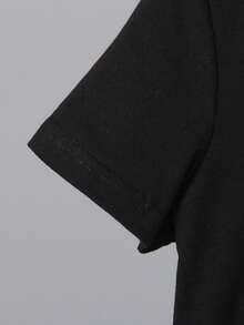 SHEIN 小男童素色T恤和帶扣細節短褲 - 黑色 - 查看 3