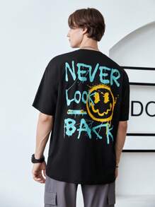 Manfinity RebelGame 男裝T卹，鬆身版型，圓領下垂肩短袖圖形T卹，微笑臉搞笑街頭風格，夏季聚酯纖維面料 - 黑色 - 查看 4