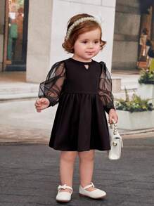 SHEIN Vestido de estilo noble tejido con empalme de malla de manga larga para bebés niñas - Negro - Ver 3