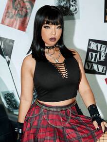 ROMWE PUNK 大碼前鏤空短款背心 - 黑色 - 查看 4