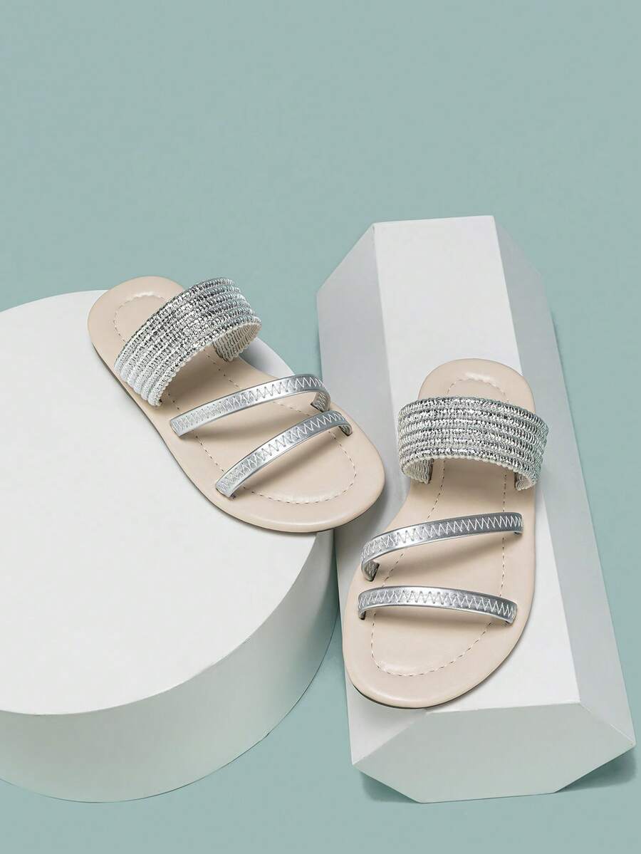 Chicas Zapatillas de color metálico con diseño de puntada fiesta para verano - Plateado - Ver 1