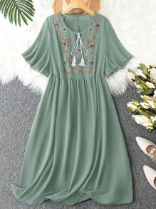 SHEIN LUNE Đầm Plus Size Thêu mép Thắt nơ trước Hoa Boho - Màu xanh Bạc hà - Xem 1