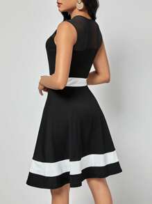 SHEIN Clasi 撞色網紗拼接連衣裙 - 黑色 - 查看 2