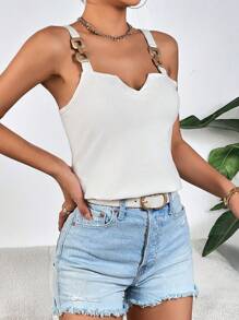 SHEIN Privé 缺口領鏈條細節吊帶上衣 - 白色 - 查看 3
