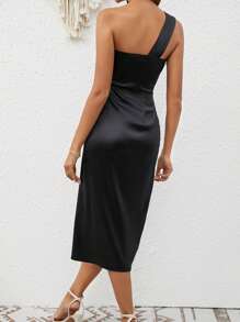 SHEIN Frenchy 單肩高衩緞面連衣裙 - 黑色 - 查看 3