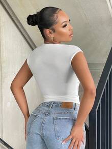 SHEIN SXY 素色V領短款T恤 - 白色 - 查看 2