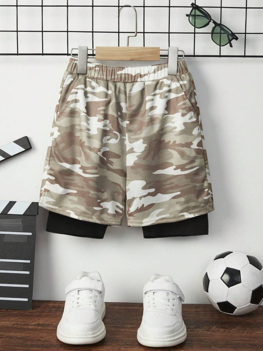 SHEIN 男孩迷彩印花二合一短褲帶手機袋
