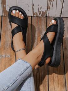 女性交叉厚底露跟時尚坡跟涼鞋黑色
