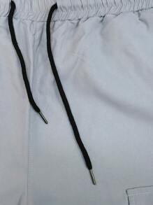 Chillumni Loose Fit Men's Letter Patched Cargo Shorts With Flap Pockets And Drawstring Waist