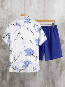 Manfinity Chillmode 男士隨機花朵印花襯衫&腰部抽繩短褲套裝不帶T恤 - 藍白色 - 查看 2