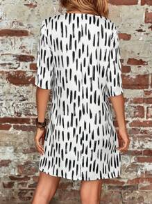 SHEIN LUNE 滿版印花缺口領連衣裙 - 黑與白 - 查看 2