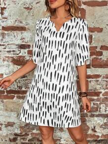 SHEIN LUNE 滿版印花缺口領連衣裙 - 黑與白 - 查看 3