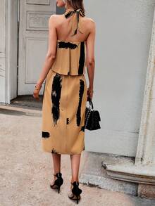 SHEIN Privé 筆刷圖案繞頸露背連衣裙 - 卡其色 - 查看 2