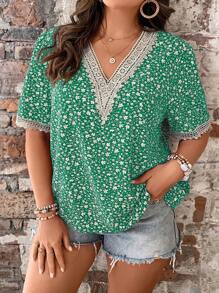 SHEIN LUNE Plus Ditsy Floral Print Guipure Lace Panel Blouse - Green - View 1