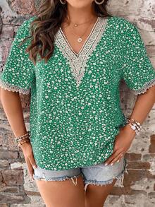 SHEIN LUNE Plus Ditsy Floral Print Guipure Lace Panel Blouse - Green - View 4