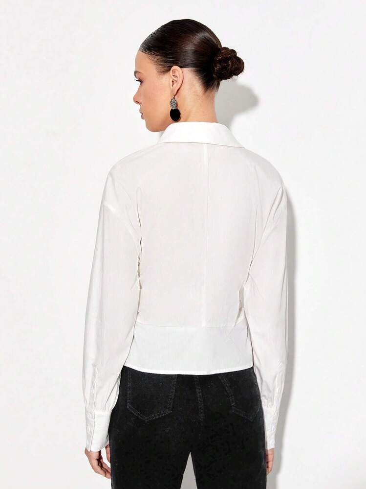 ipc เสื้อเชิ้ต สีพื้น กระดุมด้านหน้า ชายเสื้อไม่สมมาตร - สีขาว - ดู 2