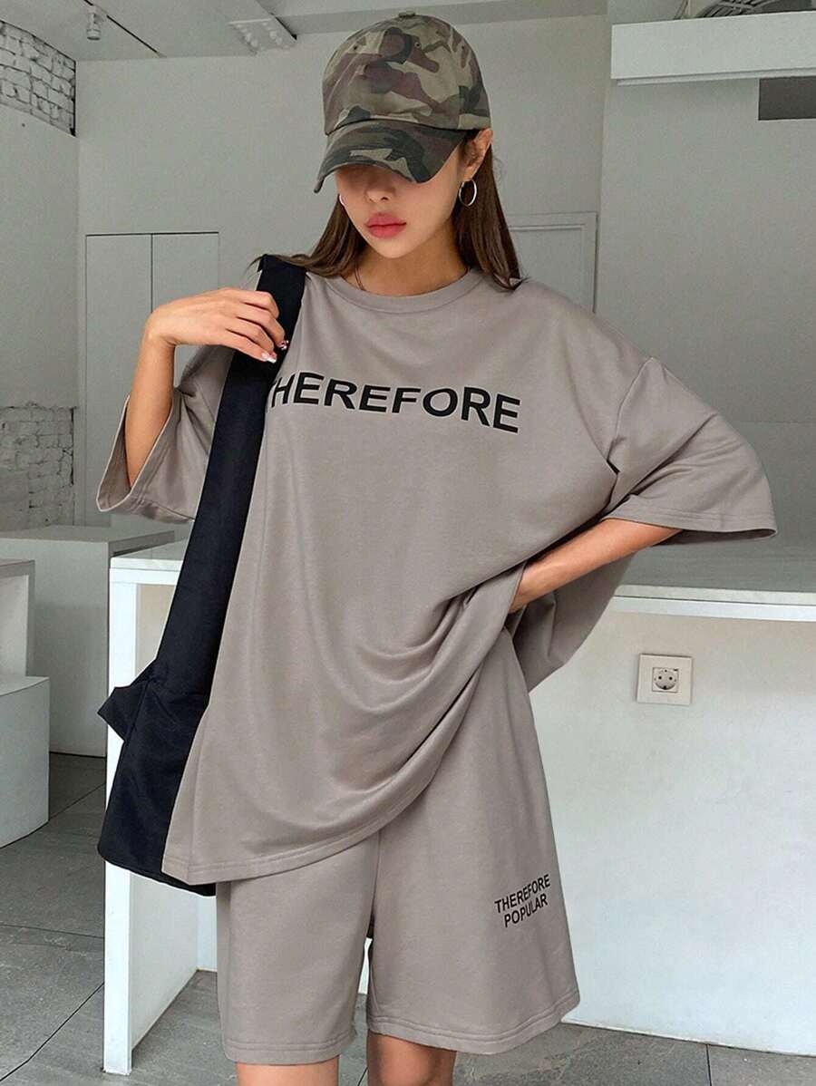 DAZY Bộ áo thun và quần short tay rớt in chữ, đồ mặc nhà mùa hè cho nữ. - Màu Xám nhạt - Xem 1