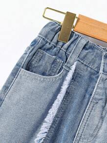 Kleine Mädchen Kontrast Y2K Straßen-urbande elastische Taille Jeans mit flachen Taschen und weiten Beinen. Tägliche OOTD Outfits für Mädchen.