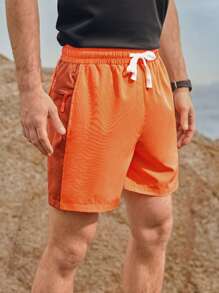 Pantalones cortos deportivos con cordón en la cintura y gráfico de letras para hombres - Naranja - Ver 4