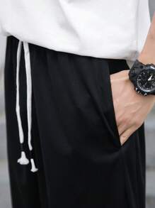 Manfinity Running 男士字母图案撞色滚边抽绳腰短裤 街头风黑色男士短裤 男士篮球短裤 男士篮球短裤 篮球短裤 运动裤 黑色短裤 - 黑色 - 查看 5