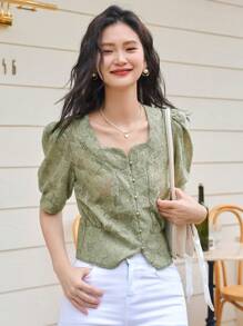 DAZY 花卉蕾絲泡泡袖前紐扣襯衫 - 綠色 - 查看 1