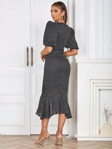 泡泡袖褶邊荷葉邊連衣裙 - 黑與白 - 查看 2