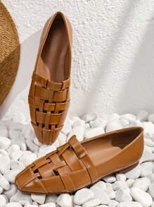鏤空方頭平底鞋 - 棕色 - 查看 1