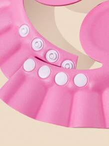 1 件婴儿洗发帽，带护耳功能，可调节，采用 EVA 材质，佩戴方便