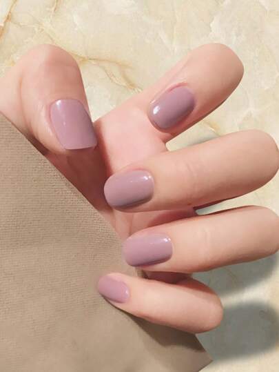 採用24入組短圓形實色經典全套假指甲套裝，按壓式假指甲，美甲工具，即時升級造型