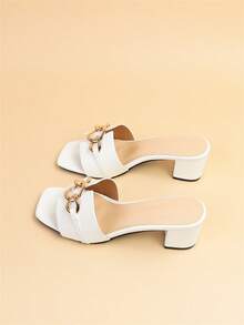 女式寬版時尚穆勒涼鞋，鏈條裝飾高跟涼鞋 - 白色 - 查看 8