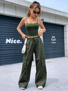 SHEIN EZwear 素色吊帶上衣和翻蓋口袋腰部抽繩工裝褲 - 軍綠色 - 查看 1