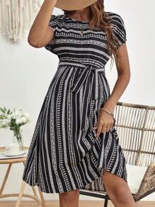 SHEIN 孕婦條紋圖案和碎花繫腰帶洋裝