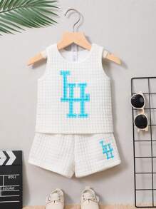 男嬰字母圖案背心上衣和短褲