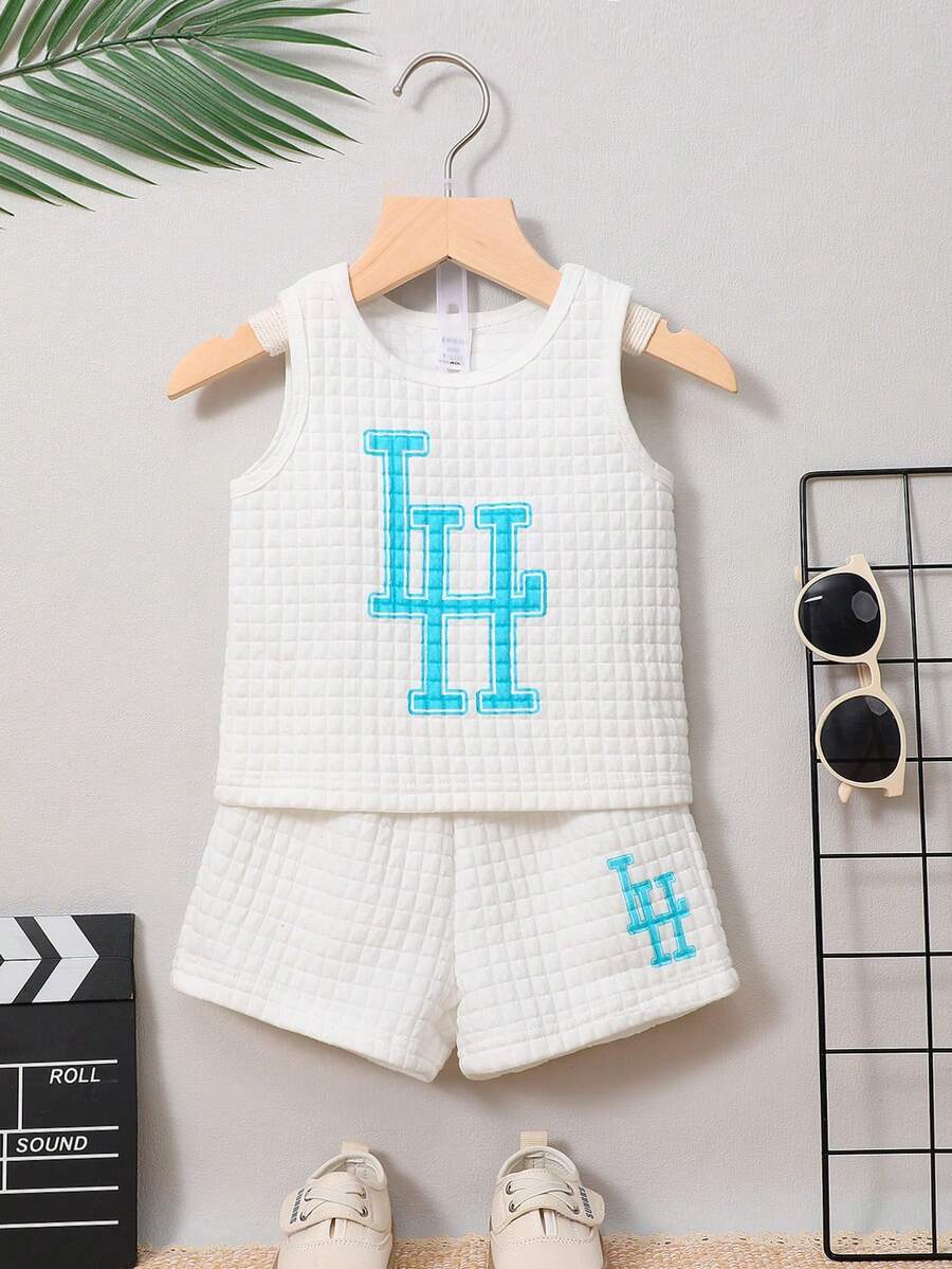 男嬰字母圖案背心上衣和短褲