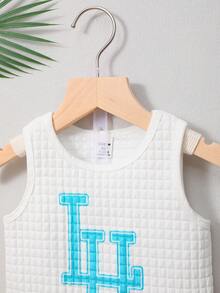 男嬰字母圖案背心上衣和短褲