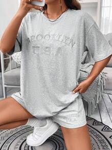 SHEIN LUNE 字母圖案落肩T恤和短褲 - 淺灰色 - 查看 1