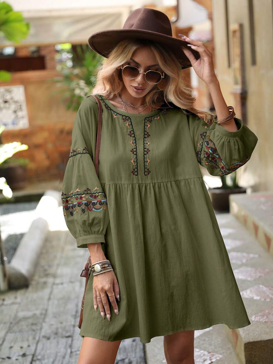 SHEIN LUNE 幾何刺繡燈籠袖娃娃裙 - 軍綠色 - 查看 1