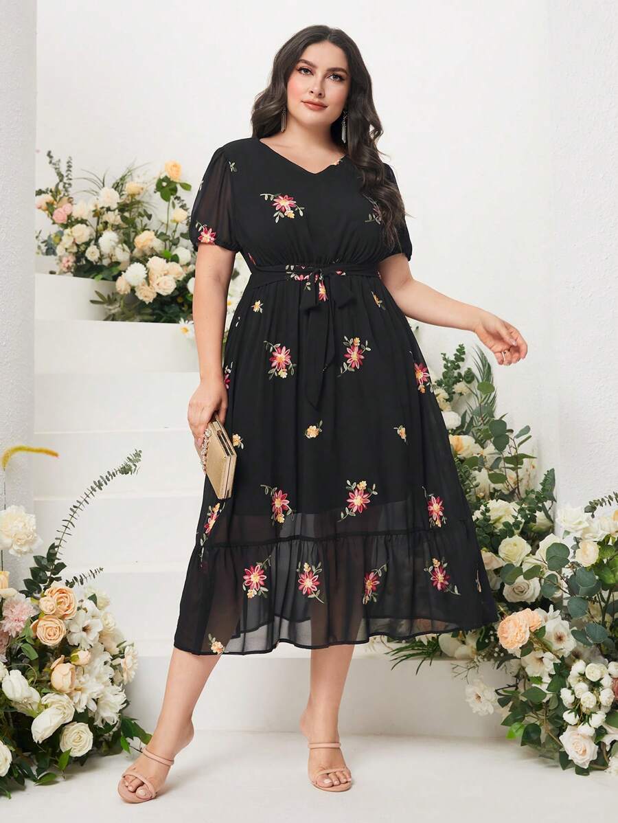 Modelyn Vestido con cinturón con estampado floral bajo con fruncido - Negro - Ver 1
