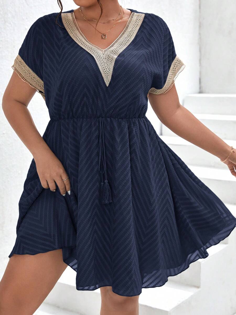 SHEIN Frenchy Hơn Ren tương phản Tie Trước Đầm - Màu xanh hải quân - Xem 1